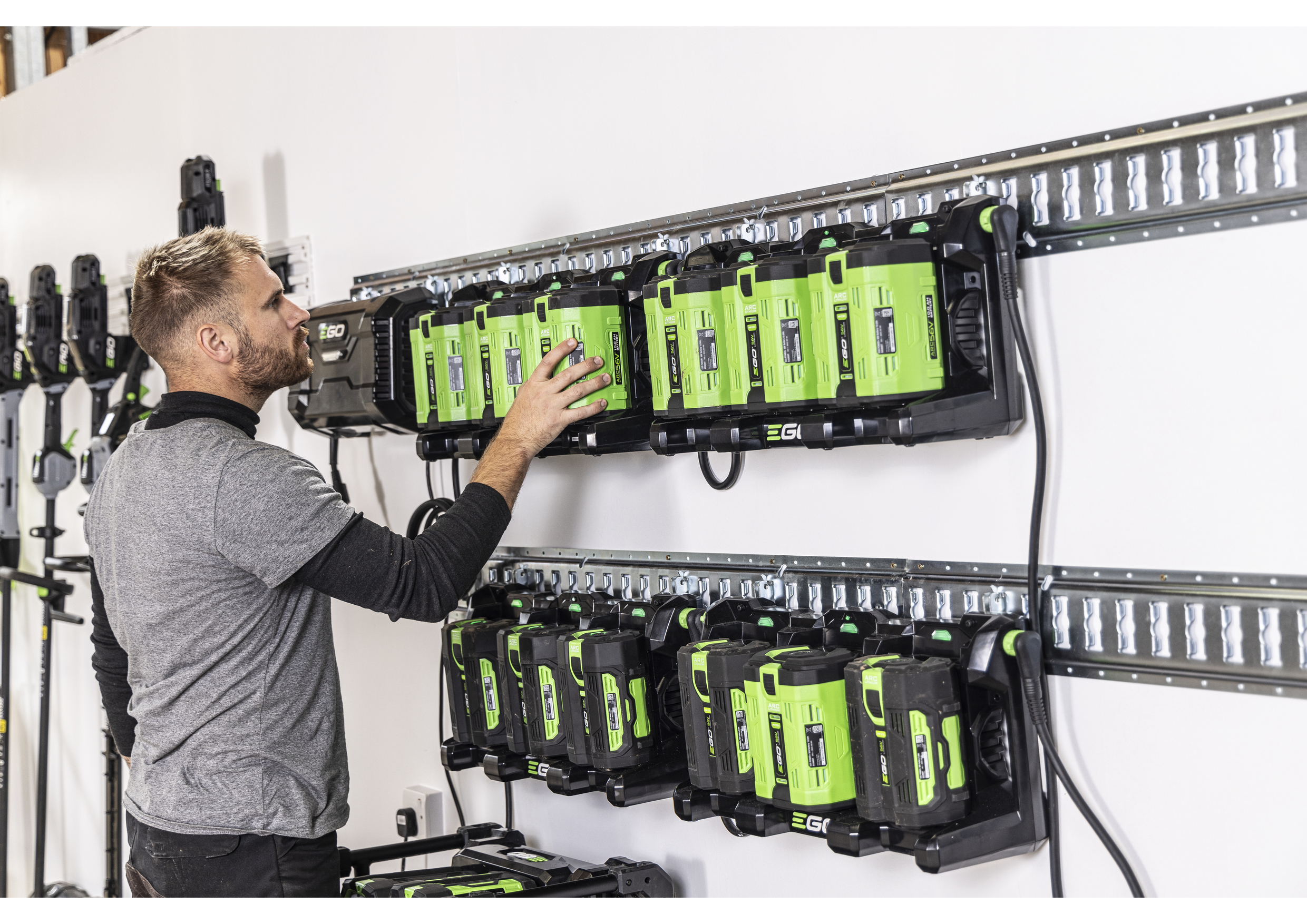 5 ventajas de trabajar el jardín con herramientas a batería